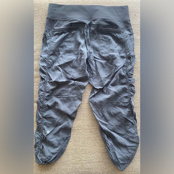 Lululemon light weight crop in size 8 - Picture 6 of 11
